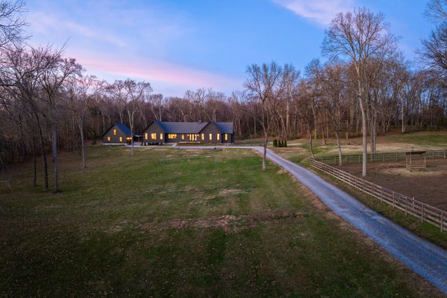 934 Hickory Hills Dr, Franklin, TN 37067