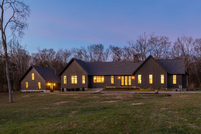 934 Hickory Hills Dr, Franklin, TN 37067