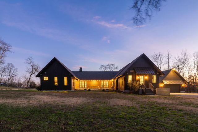 934 Hickory Hills Dr, Franklin, TN 37067