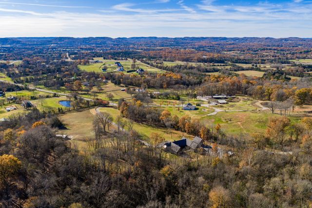 934 Hickory Hills Dr, Franklin, TN 37067