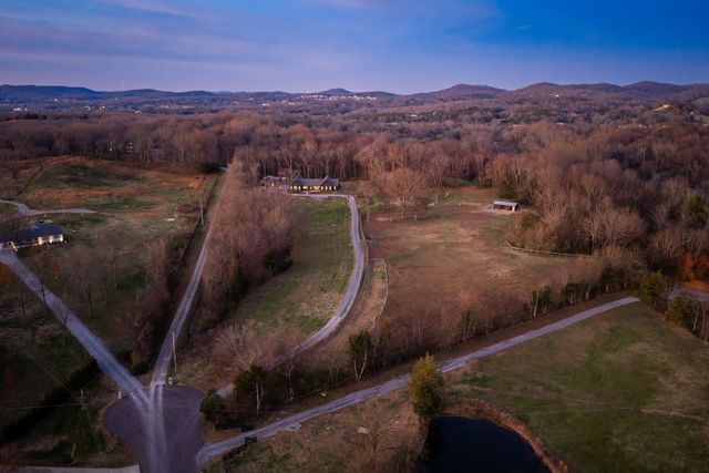 934 Hickory Hills Dr, Franklin, TN 37067