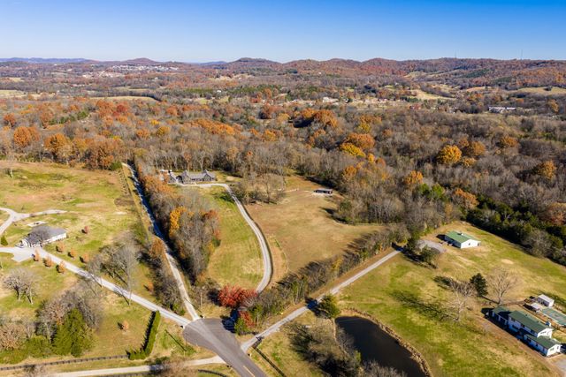 934 Hickory Hills Dr, Franklin, TN 37067