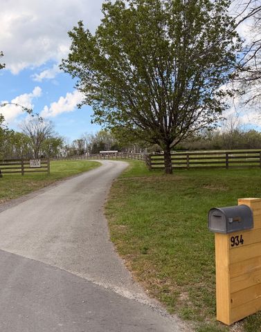 934 Hickory Hills Dr, Franklin, TN 37067