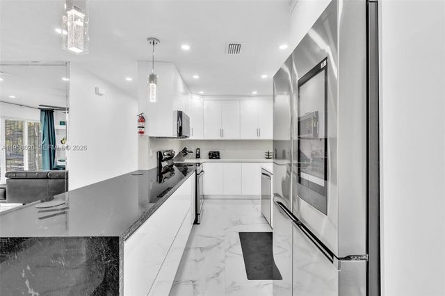 560 N Perviz Ave, Opa-locka, FL 33054