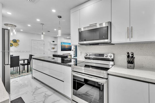 560 N Perviz Ave, Opa-locka, FL 33054