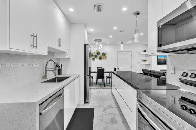 560 N Perviz Ave, Opa-locka, FL 33054