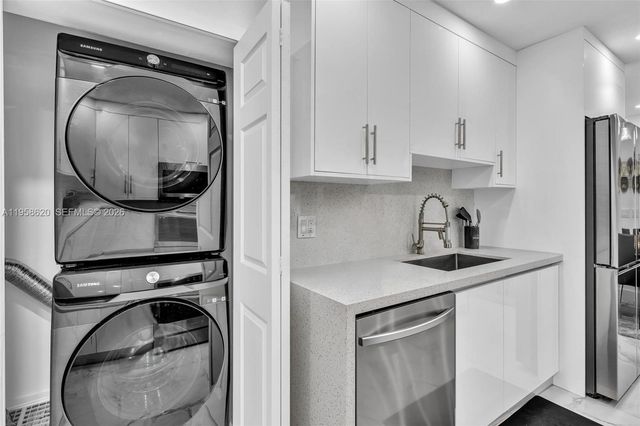 560 N Perviz Ave, Opa-locka, FL 33054