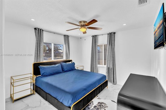 560 N Perviz Ave, Opa-locka, FL 33054