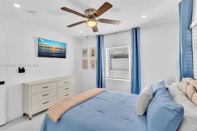 560 N Perviz Ave, Opa-locka, FL 33054