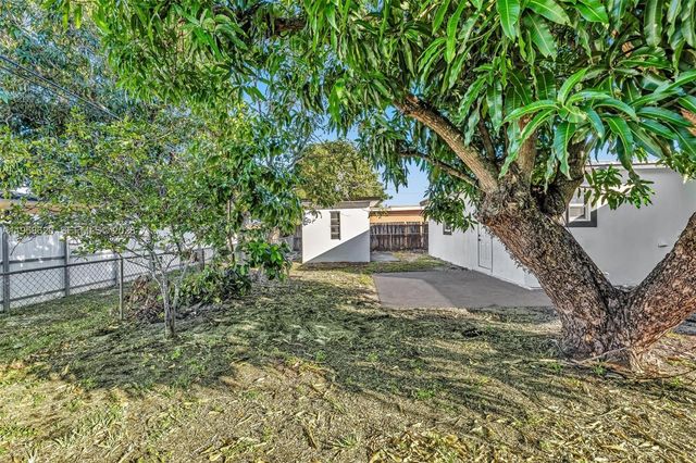 560 N Perviz Ave, Opa-locka, FL 33054