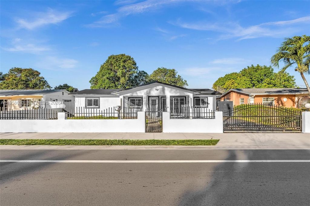 560 N Perviz Ave, Opa-locka, FL 33054