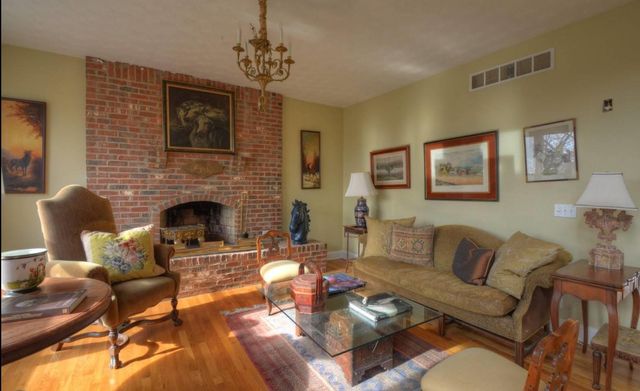 2315 Oregon Road, Versailles, KY 40383