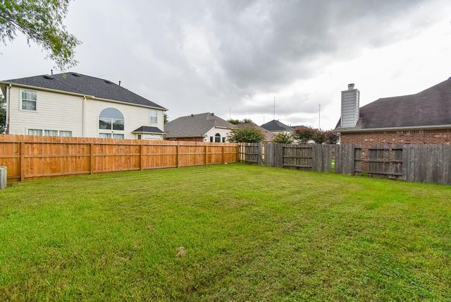 2814 Edgewick Elm Street, Fresno, TX 77545