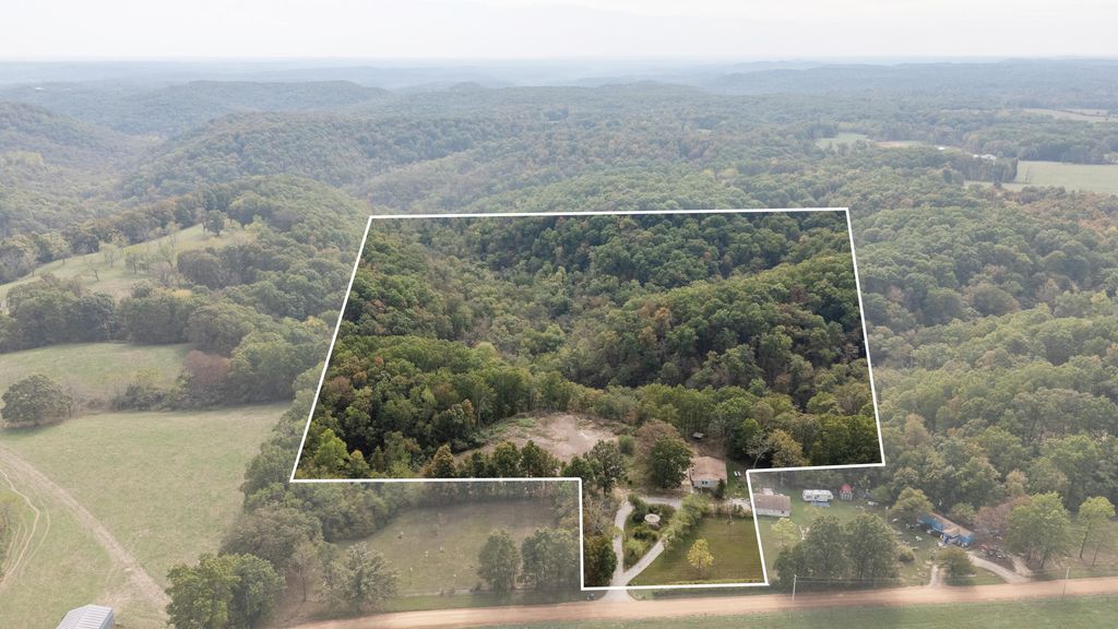 2658 Cedar Gap Road, Seymour, MO 65746