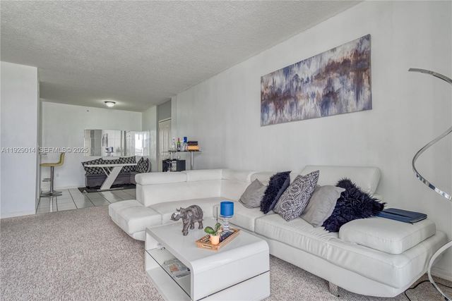 5091 NW 7th St 1001, Miami, FL 33126