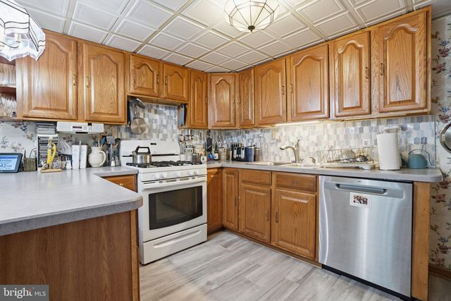 650 PINE ST, Bristol, PA 19007