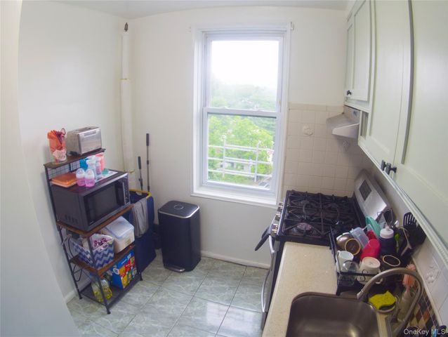 43 Bronx River Road 8P, Yonkers, NY 10704