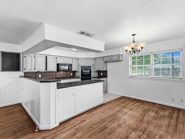 108 N Baker Street, Ferris, TX 75125