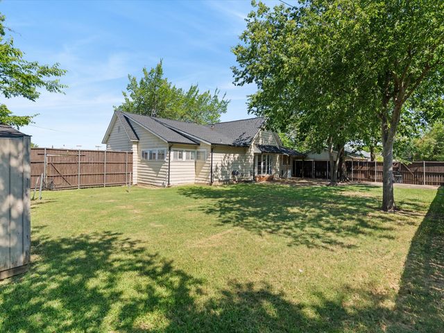 108 N Baker Street, Ferris, TX 75125