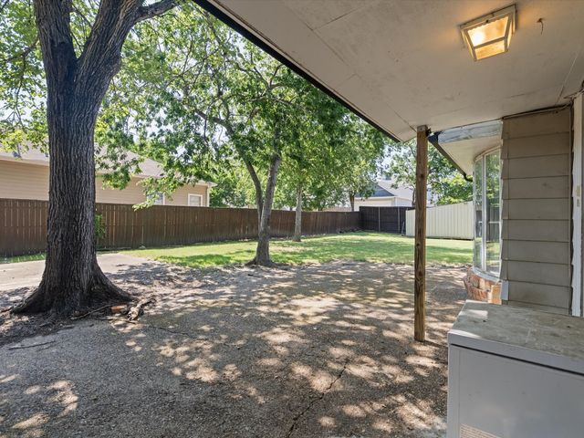 108 N Baker Street, Ferris, TX 75125