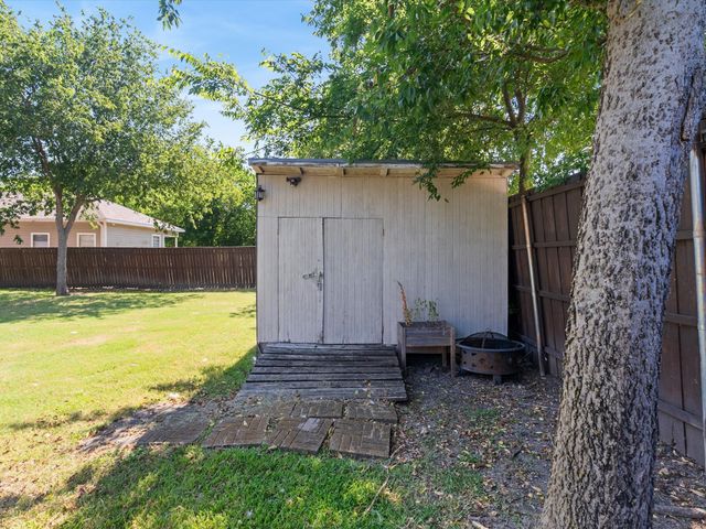 108 N Baker Street, Ferris, TX 75125