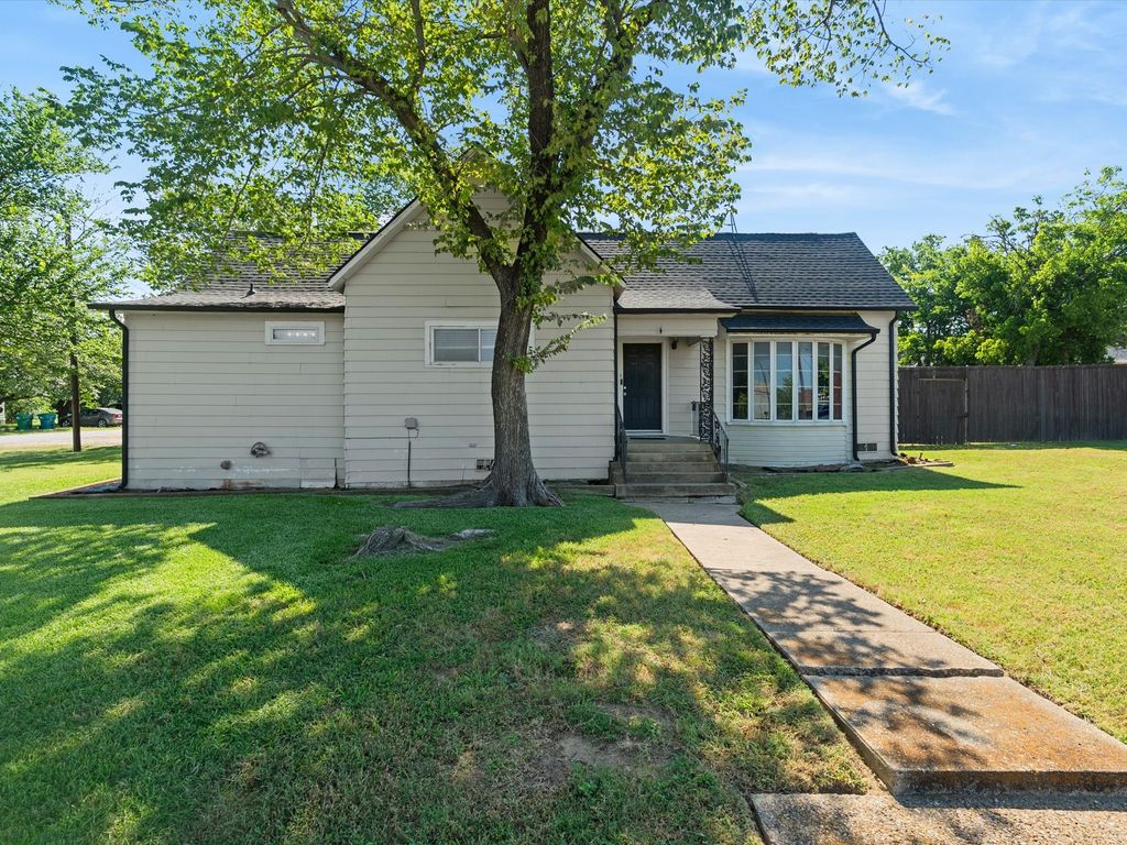 108 N Baker Street, Ferris, TX 75125