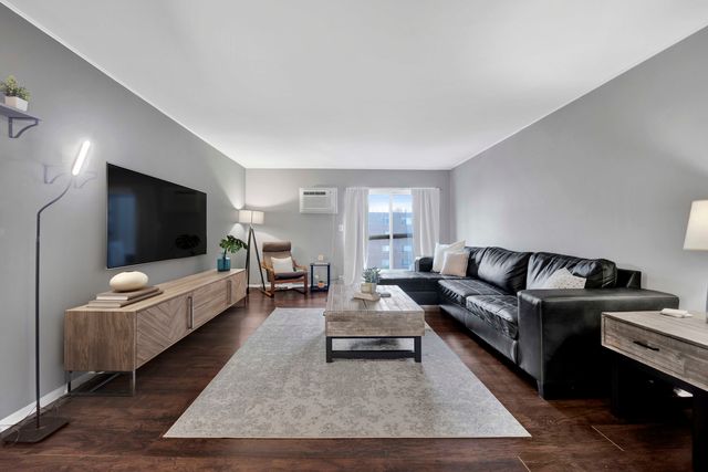 314 Lathrop Avenue 407, Forest Park, IL 60130