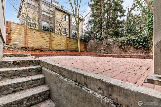 1521 E Spruce Street, Seattle, WA 98122