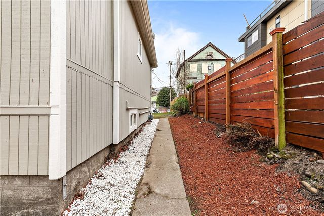 1521 E Spruce Street, Seattle, WA 98122