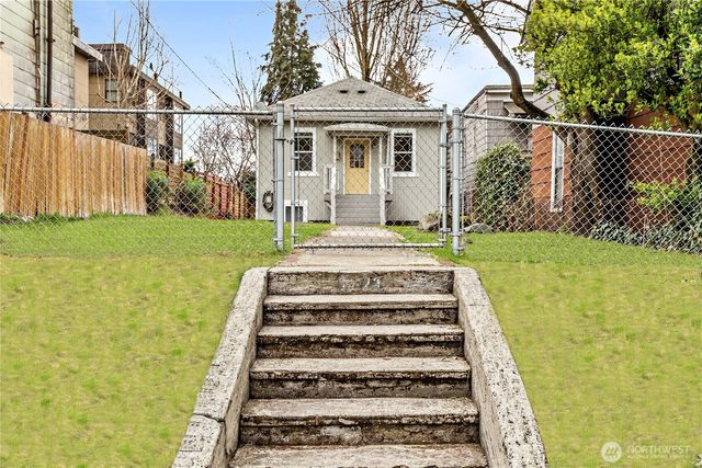 1521 E Spruce Street, Seattle, WA 98122