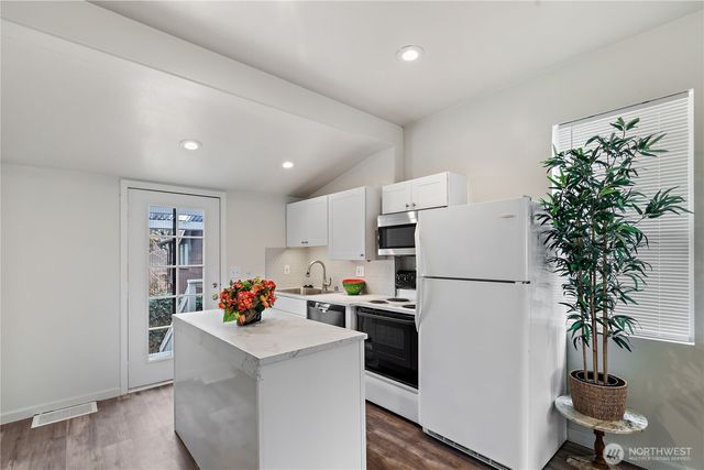 1521 E Spruce Street, Seattle, WA 98122