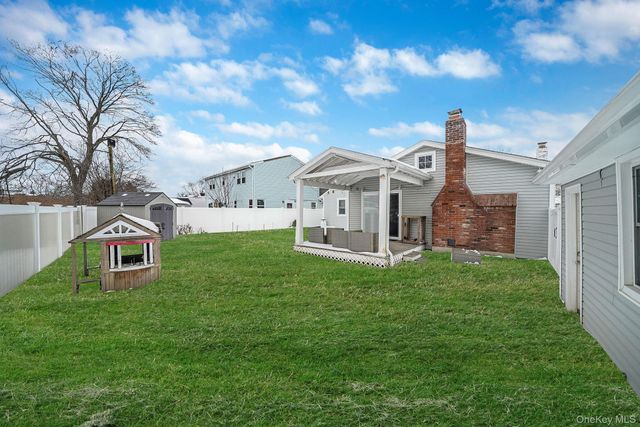 10 Nehring Avenue, Babylon, NY 11702