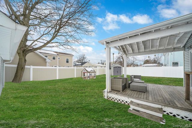 10 Nehring Avenue, Babylon, NY 11702