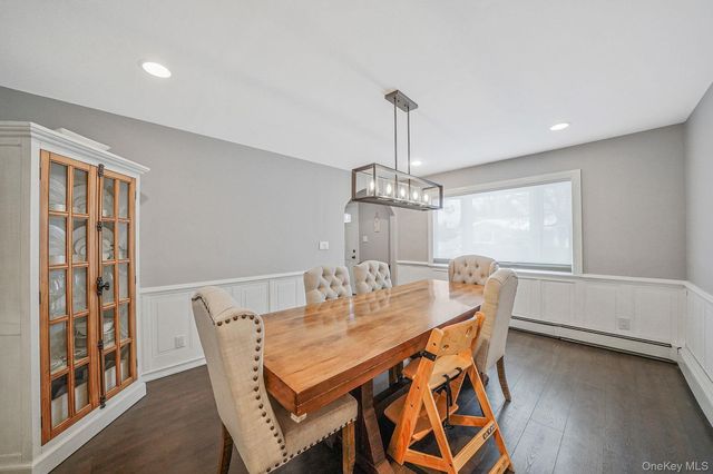 10 Nehring Avenue, Babylon, NY 11702
