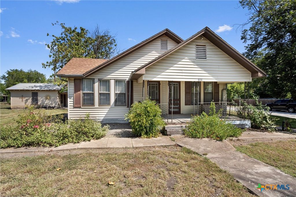 205 E Broadway Street, Granger, TX 76530