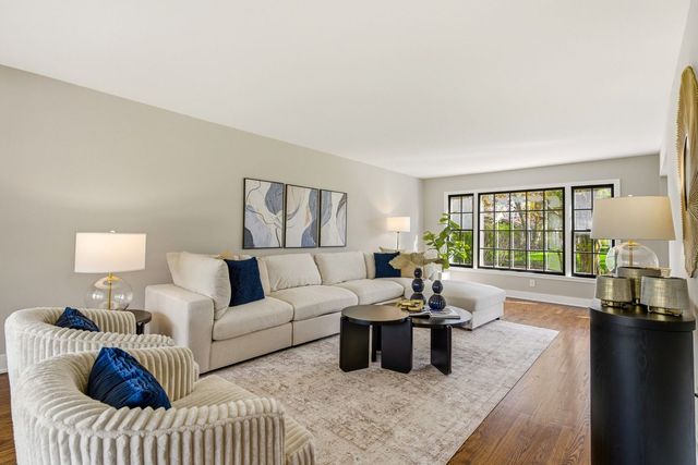 2302 Sudbury Lane, Geneva, IL 60134