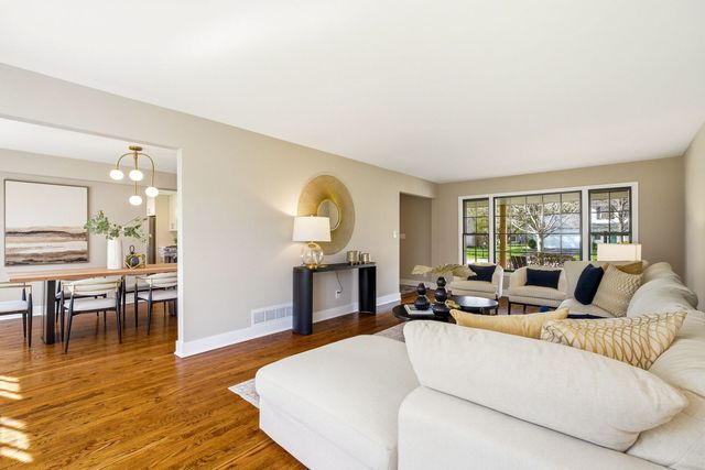 2302 Sudbury Lane, Geneva, IL 60134