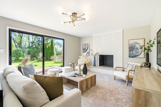 2302 Sudbury Lane, Geneva, IL 60134