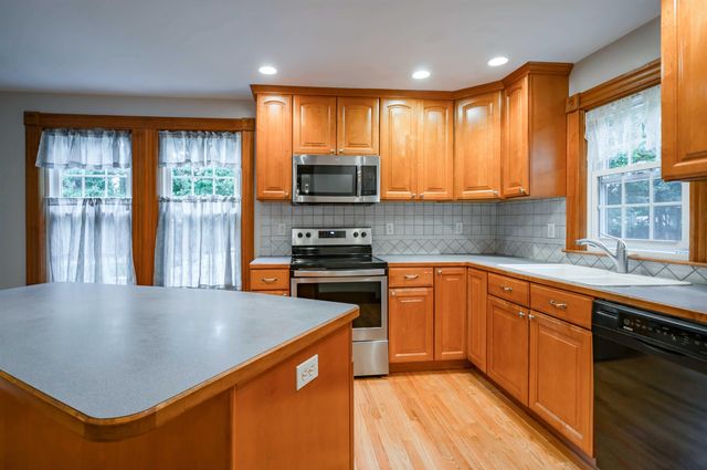 15 New Street, Nashua, NH 03060