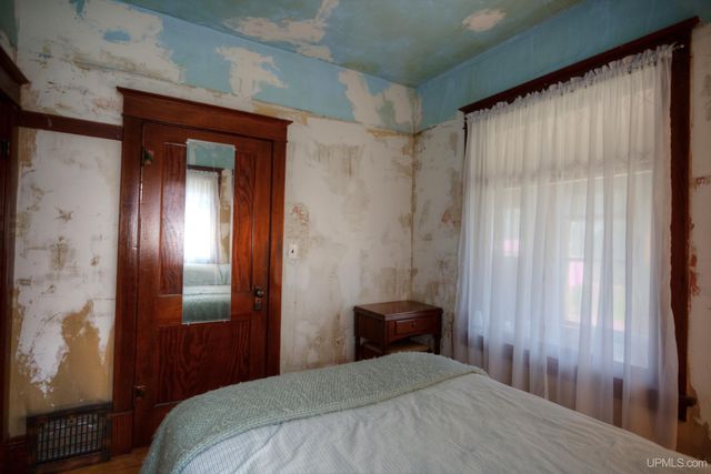 338 E Tamarack Street, Ironwood, MI 49938