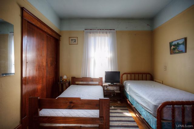 338 E Tamarack Street, Ironwood, MI 49938