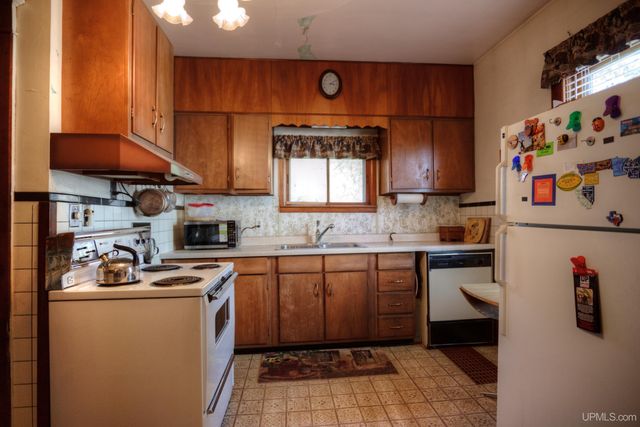 338 E Tamarack Street, Ironwood, MI 49938