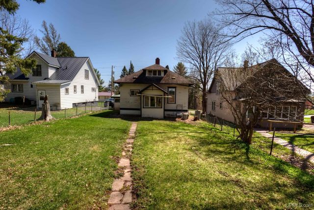 338 E Tamarack Street, Ironwood, MI 49938