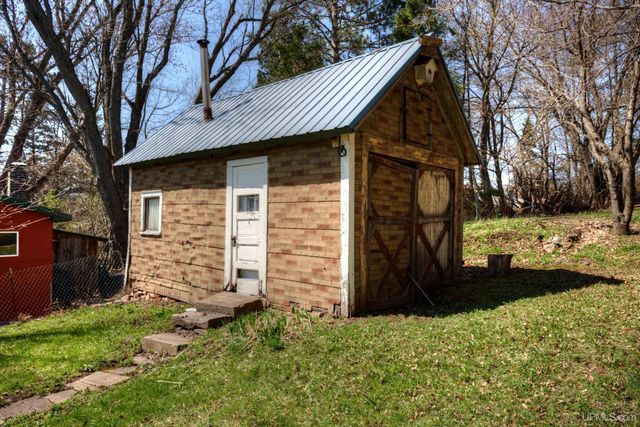 338 E Tamarack Street, Ironwood, MI 49938