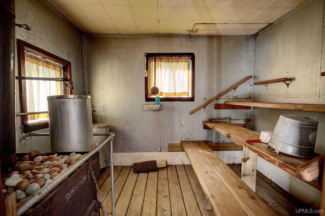 338 E Tamarack Street, Ironwood, MI 49938