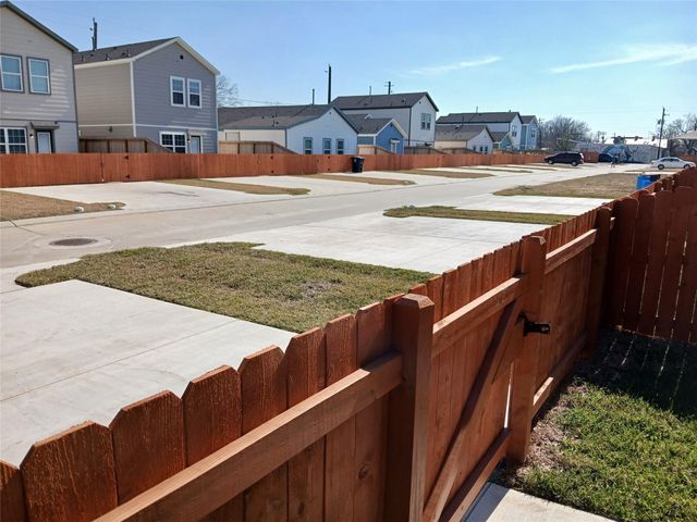 6406 Calhoun Road, Houston, TX 77021