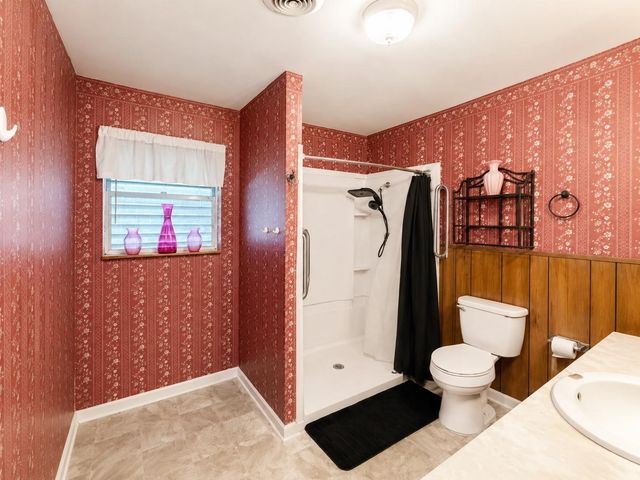 18 Hickory Court, Richwood, TX 77531