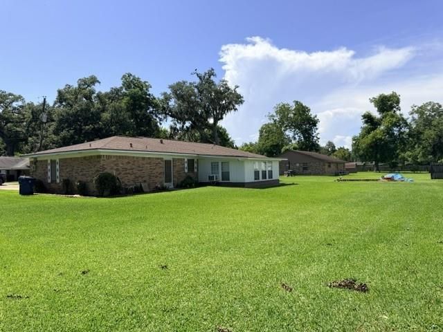 18 Hickory Court, Richwood, TX 77531
