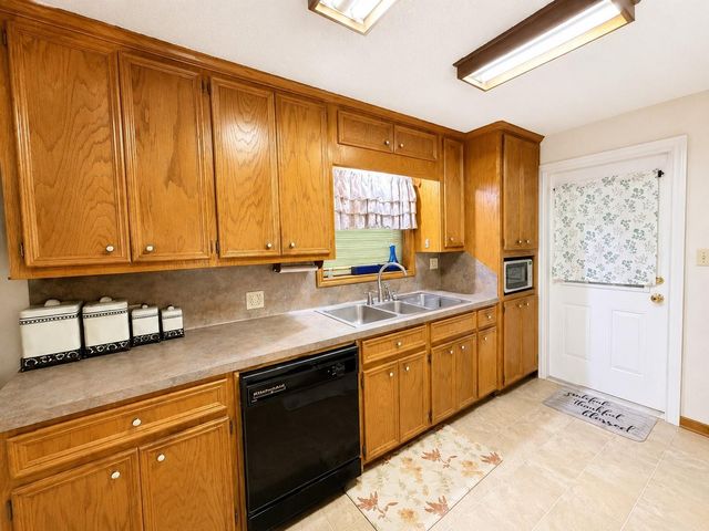 18 Hickory Court, Richwood, TX 77531