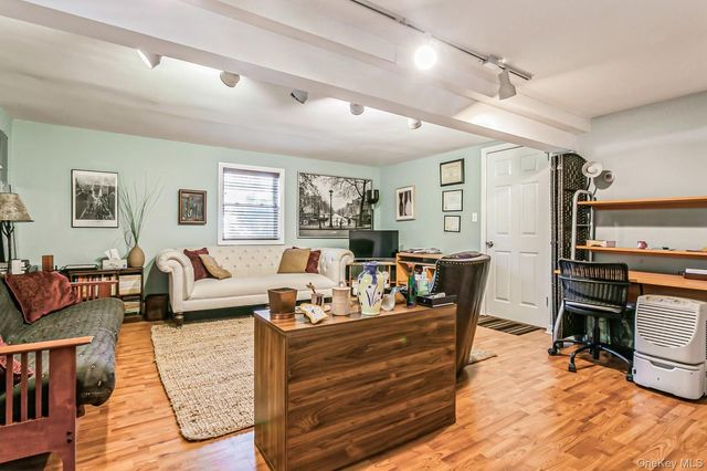33 Brookside Place, Pleasantville, NY 10570